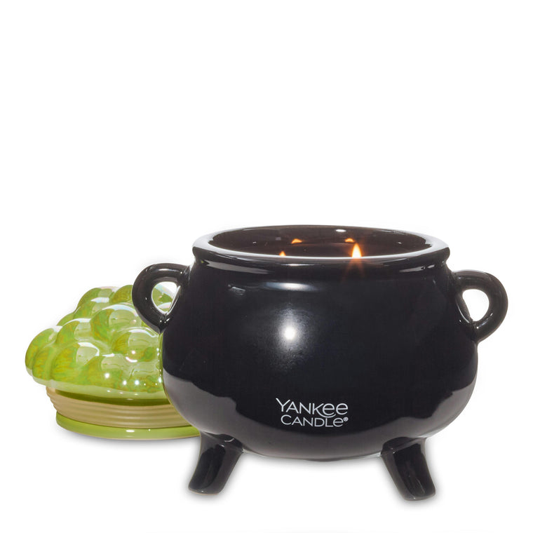 Phantom Bookshop Bubbling Cauldron Candle A6